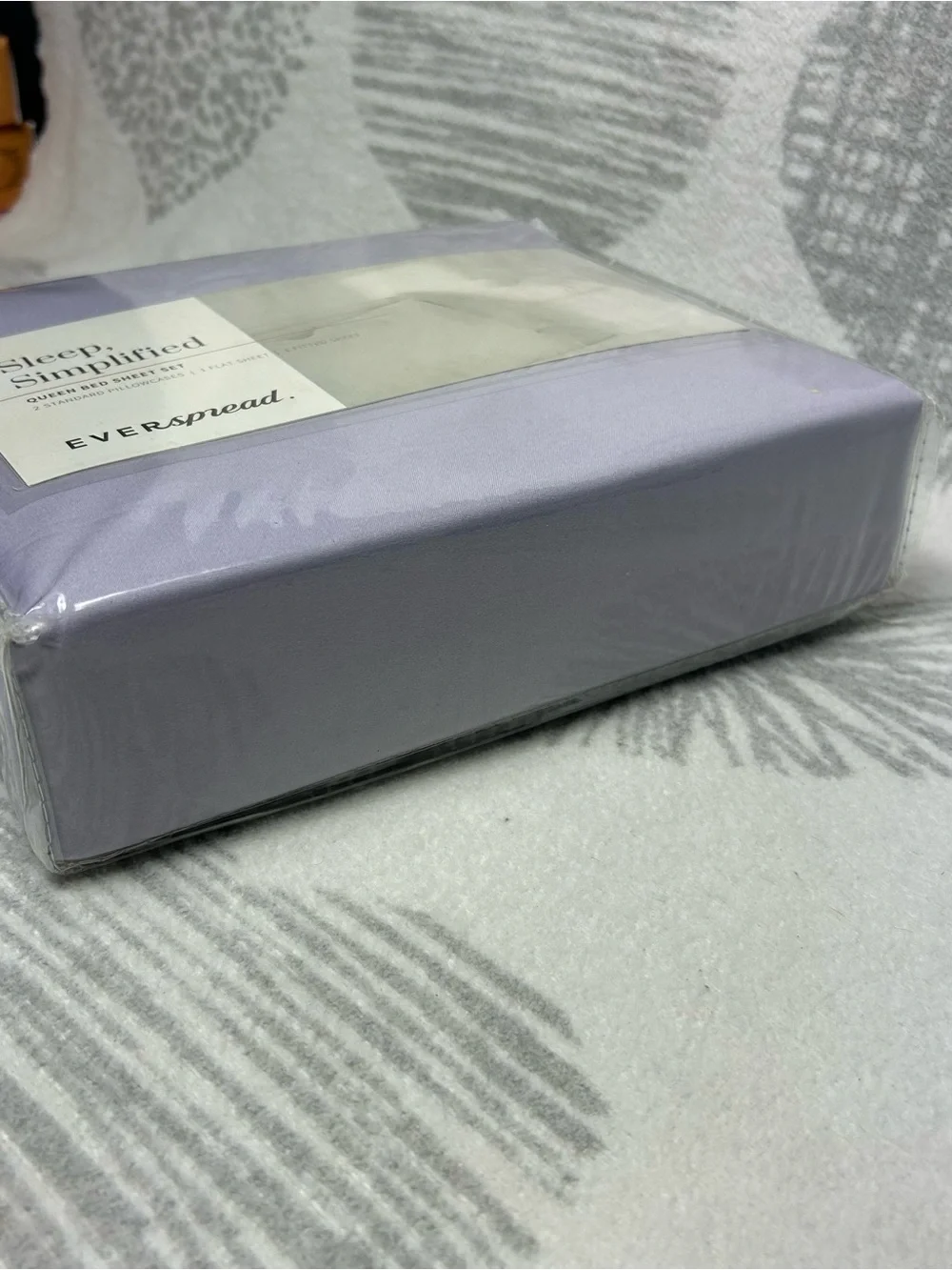 Everspread Queen bed sheet set features a soothing lavender color